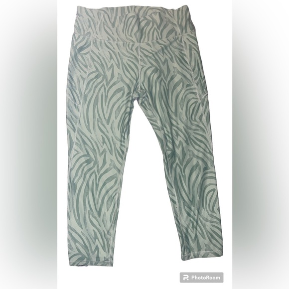 6. Xersion Womens High Rise Quick Dry 7/8 Ankle Leggings - Picture 4 of 6